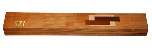 Worldmix ACER PT 15 INC MON - karmesteri pálcatok cseresznyefából, egymást átfedő fanégyszögekkel és monogrammal