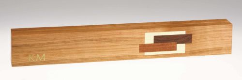 Worldmix ACER PT 15 INM MON - karmesteri pálcatok mahagóniból, egymást átfedő fanégyszögekkel és monogrammal