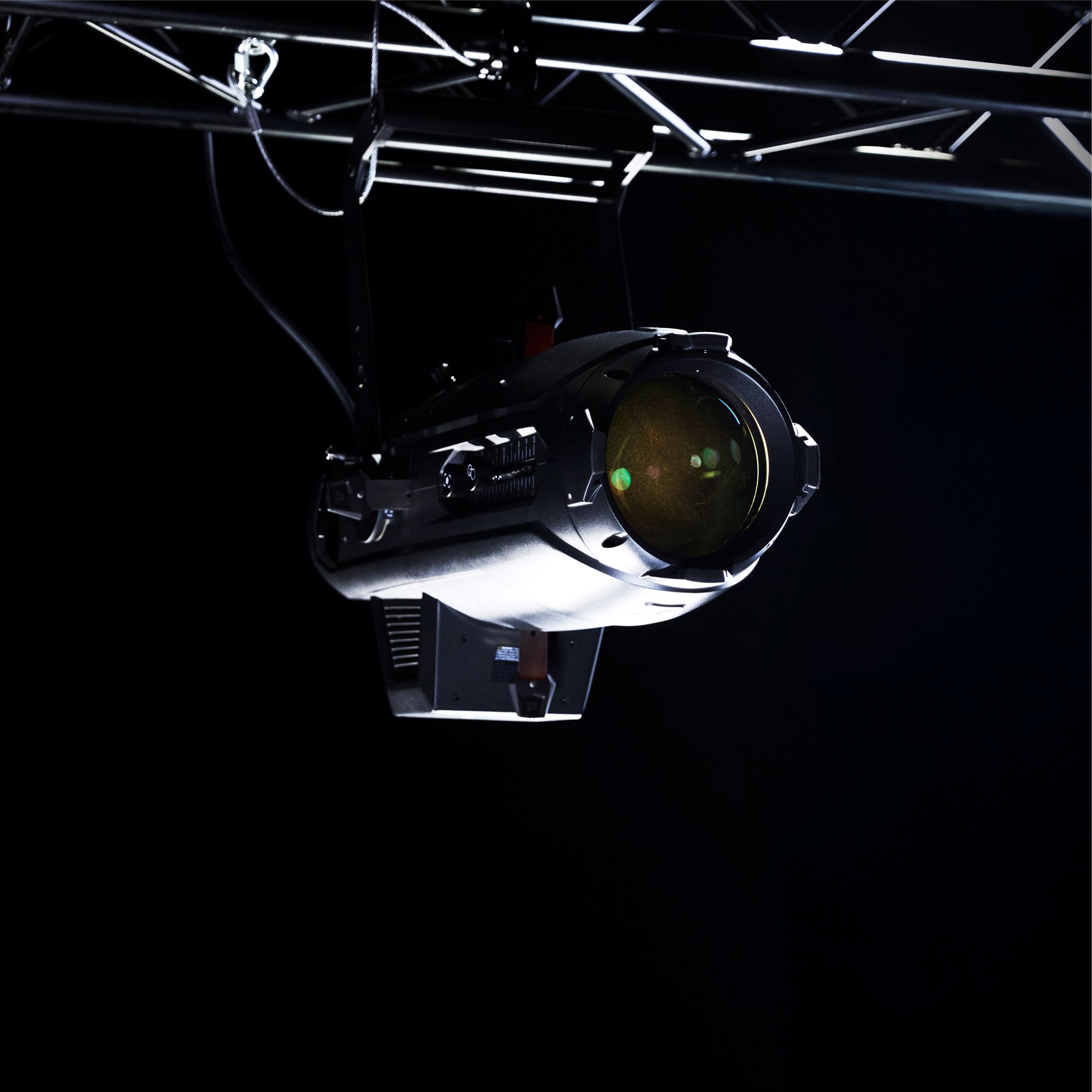 Cameo P6 - profil spotlámpa Full Colour RGBACL LED-del - 14. kép
